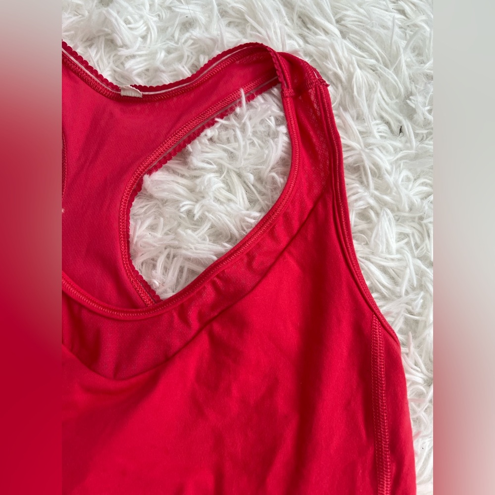 Lululemon Deep Breath Tank in Lush Coral Scalloped Trim - Size 6 - Picture 3 of 9